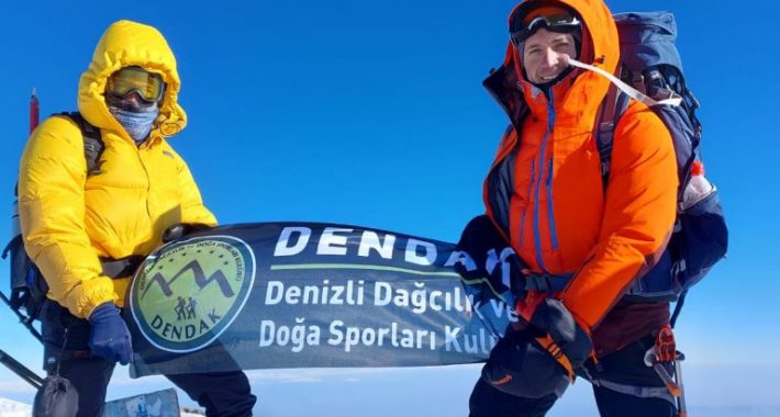 DENDAK AĞRI DAĞI ZİRVESİNDE!